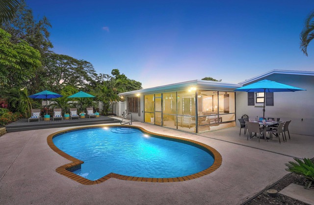 4 BR ☆ SLEEP 10 ☆ PRIVATE GUEST SUITE ☆ HEATED POOL ☆ NEAR BEACHES, WATERPARK & PGA