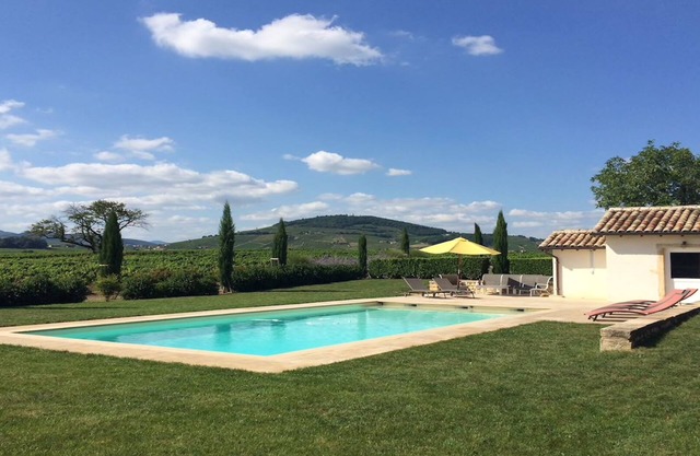 4 “épis” charming gîte with pool in the Beaujolais – pets are allowed