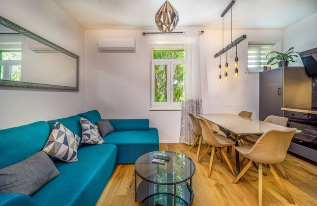 4*Flat in the Heart of the City, Onsite parking, Wifi