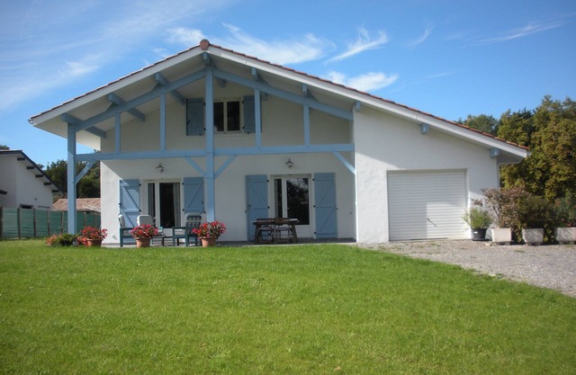 4 km from bayonne 7 km from the beaches available july 27 to august 3
