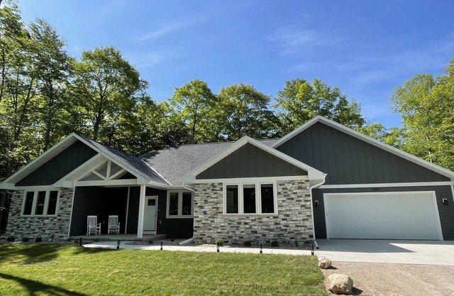 4 Master Suite Home that Sleeps 12 in the Heart of Door County ~ Hot tub