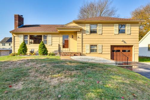 4 Mi to Beach Furnished Deck at Waterford Home!