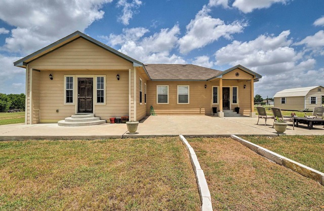 4 Mi to Circuit of the Americas: Home w/3 Acres