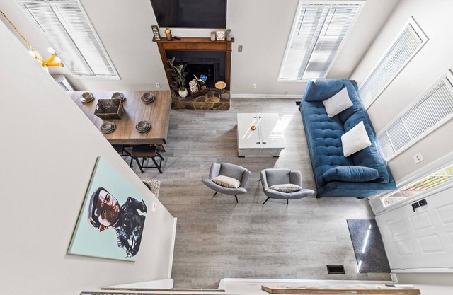 4 Miles From Kindred - KNG QN + 2TWNs w/Pool Table