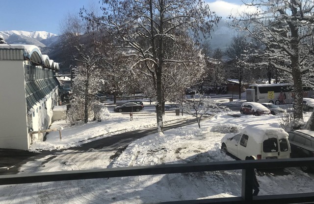 4 Mins from the City Express Lift . Private parking. sleeps 6