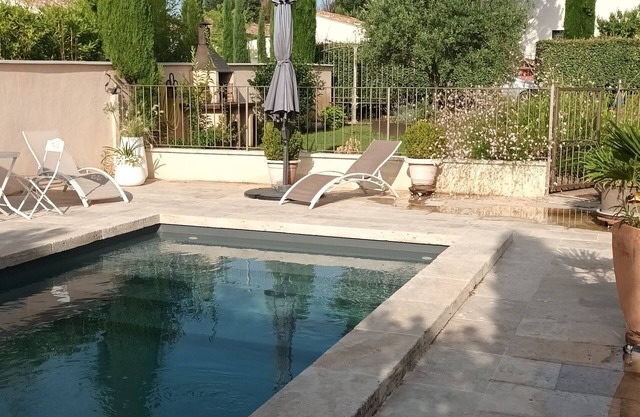4-person gîte in Provence with swimming pool