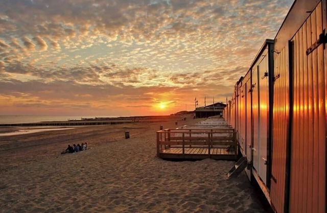 4 person chalet on family park in Veere