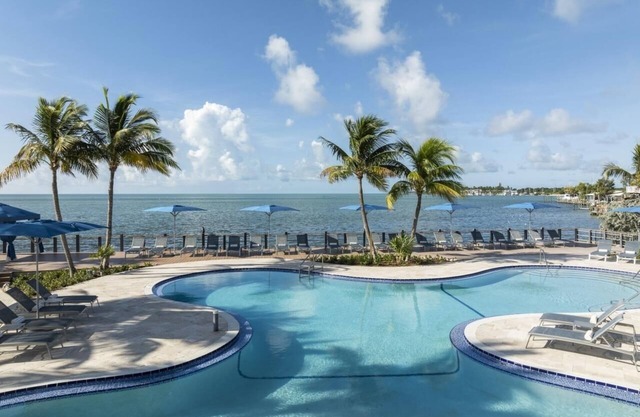 4 Rooms w/Queen Beds, Balcony, 3 Outdoor Pools, Free Parking & Pet Friendly