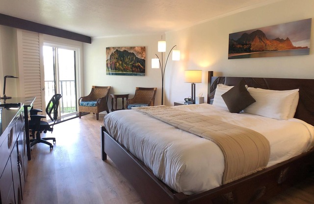 4 Star Beachfront Resort - Steps to Beach, Pools, Jacuzzi, Pool Bar, Restaurants