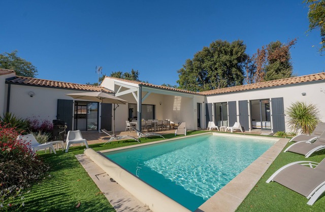 4-star VILLA of 175 m2, 500 m from the beach at NAUZAN