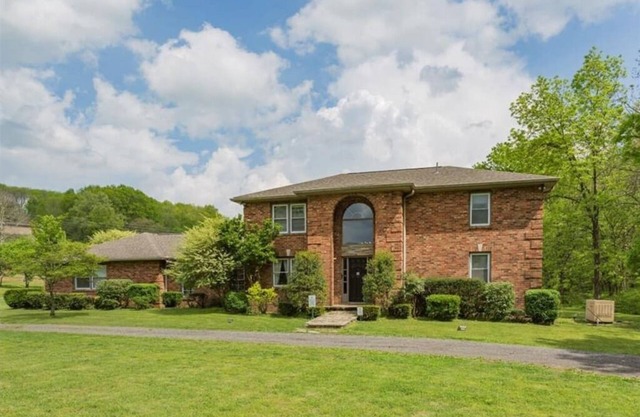 4× Superhost! Brenda Lee 4BR Retreat | Pool + Hot Tub