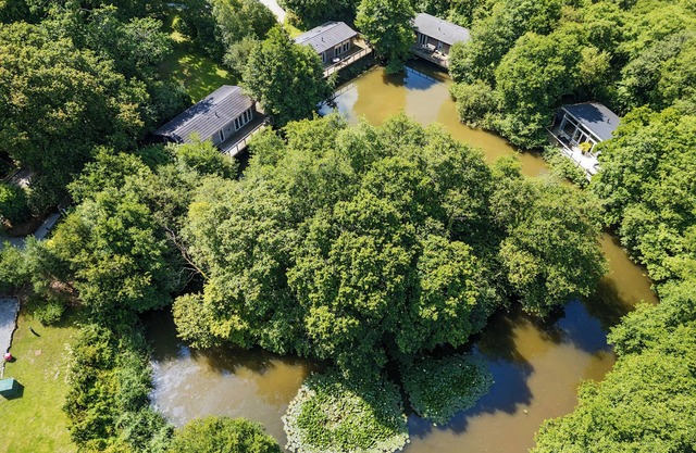4 TREE TOPS, country holiday cottage, with hot tub in Lanreath