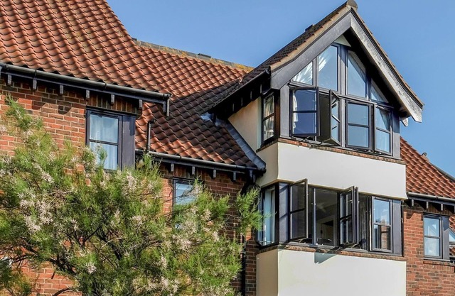 4 VICTORIA COURT, pet friendly, country holiday cottage in Sheringham