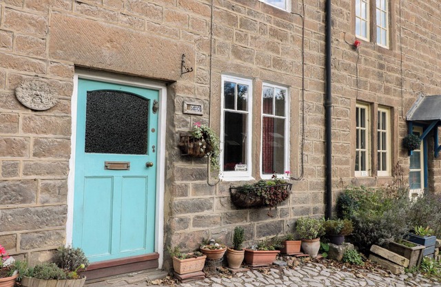 40 WATER LANE, pet friendly, with a garden in Cromford