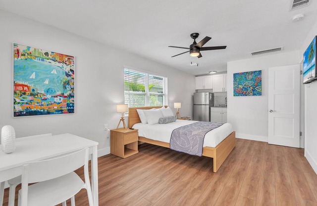 🌞400 ft to the Beach👙Onsite Heated Pool🐬Bungalows #8🌴Grills🐶Dogs Welcome!