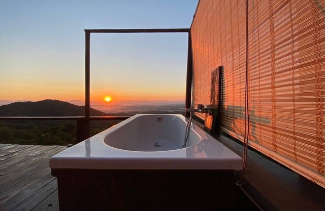 4000Dao-A Hilltop Hideaway Experience