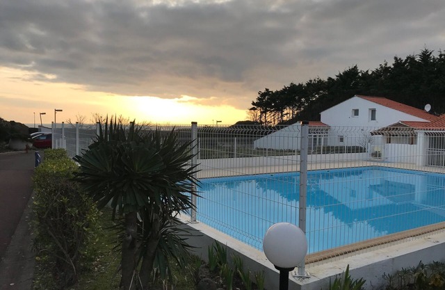 40m2 and swimming pool 100m from the sea. South sands of olonnes