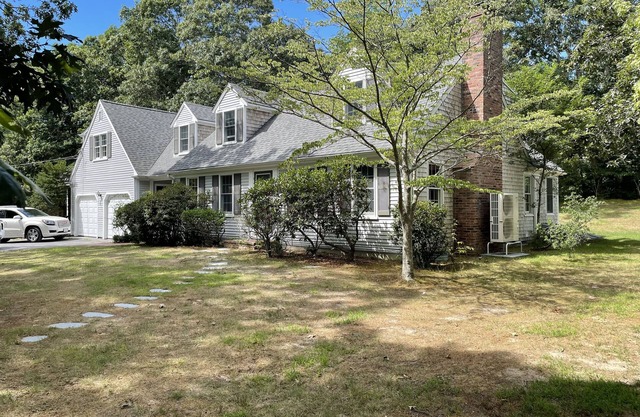 41 Cranberry- Pet-Friendly, spacious home near Sandy Neck Beach w. tennis court