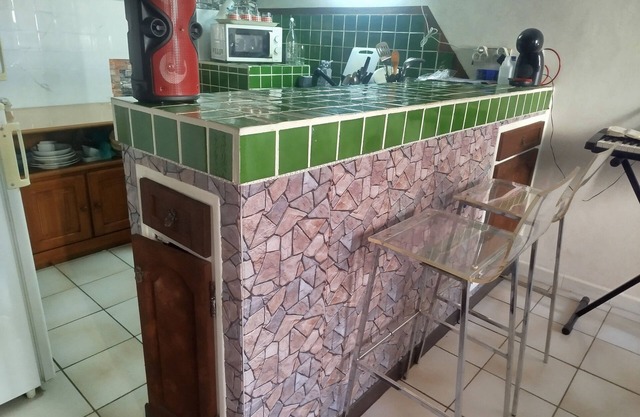 45m2 mezzanine apartment 2 steps from downtown Marseille.