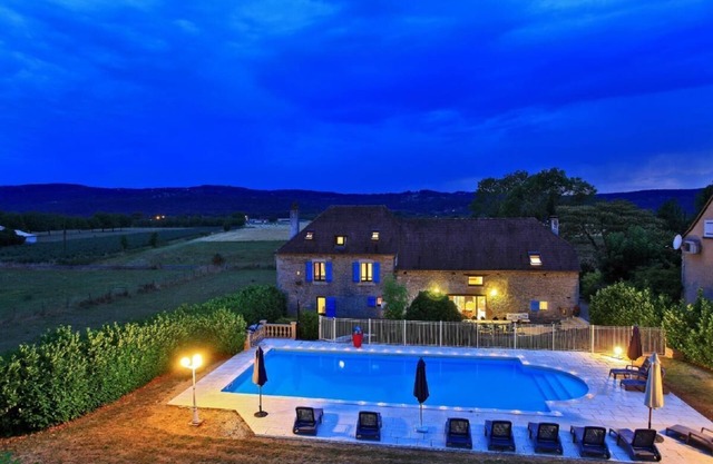 46G11085 "Loëtitia" cottage