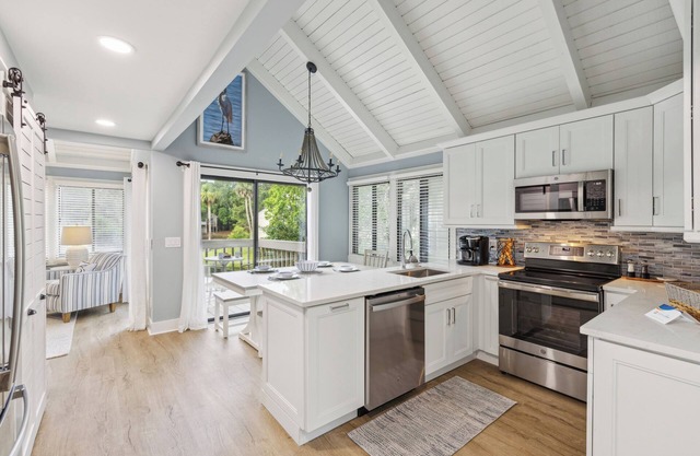 49 Night Heron @ Sea Pines | Lagoon Front Retreat | Walk to Beach | Golf & Tennis
