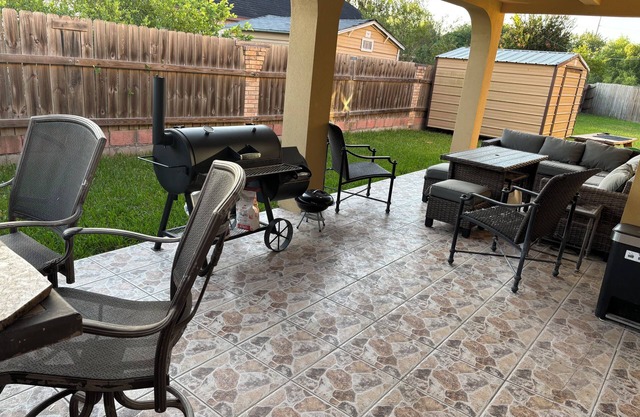 4bd 2.5ba nBackyard WiFi Close proximity to SPI, Space X, stores, gyms, mall etc