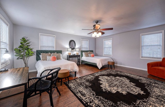 4bd Modern Victoria: 20 mins to Pittsburgh Airport