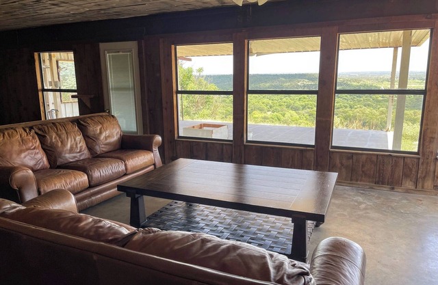 4BR 2BA house with a beautiful view