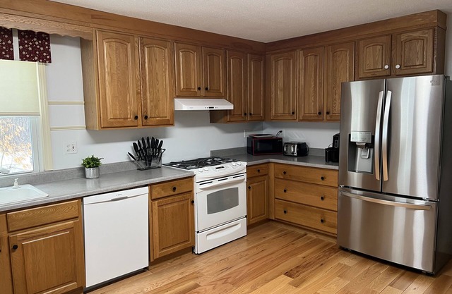 4BR-3.5BA + Bunkroom + Private Beach-Hot Tub