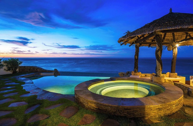 4BR Beachfront Family Villa & Beach Club!