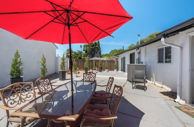 4BR Escape - Mtn Views, Private BBQ
