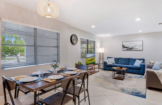 4BR Getaway w/Private Pool~Game Room~Outdoor Bar