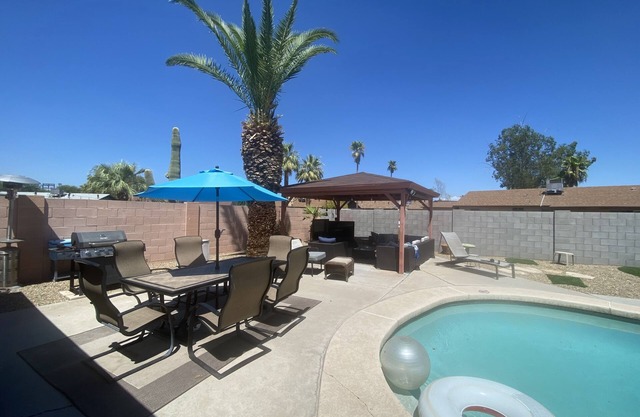 4BR House Pool/Putting Green Next to Cubs Park and Near ASU
