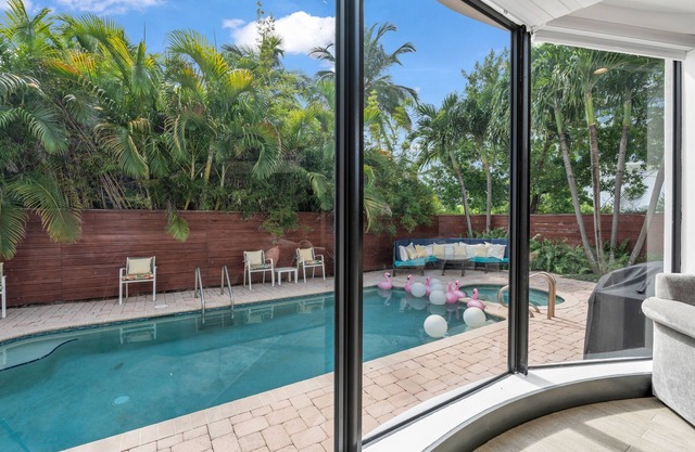 4BR Steps to Beach Home Private Pool, Hot Tub, BBQ