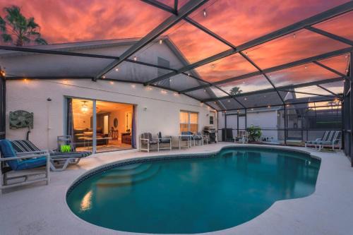 4BR w Heated Pool near Disney & Lake - Sleeps 10