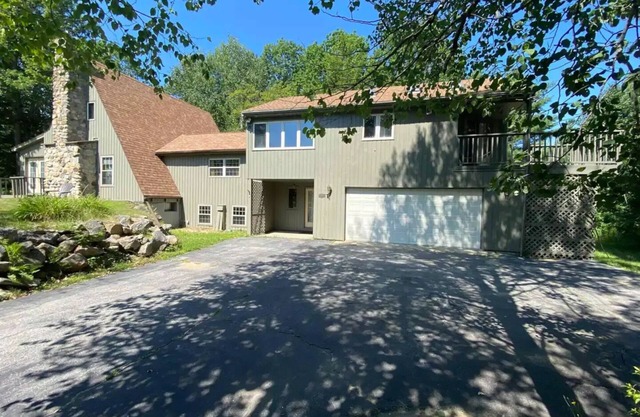 4BR w/Inlaw & Gameroom! Near Lake Winnipesaukee & Gunstock Mountain! Weirs Beach