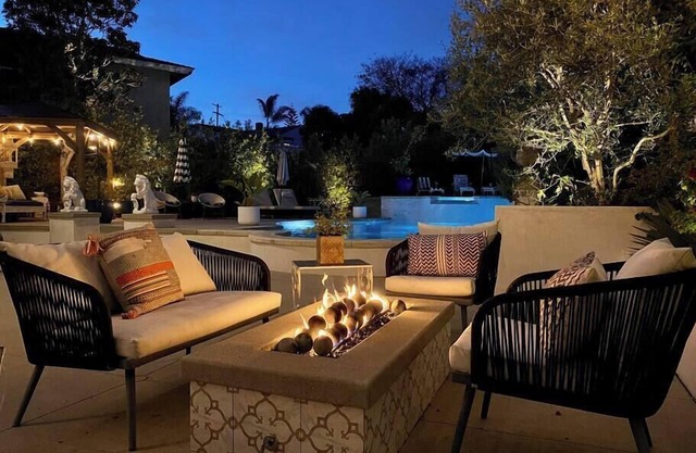 4BR w/Saltwater Pool + Lanai and Bar | 2 Mi to Beach