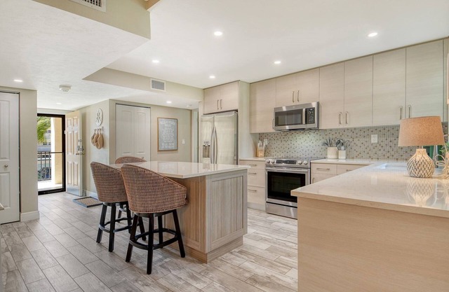 5-105 in Sarasota, FL