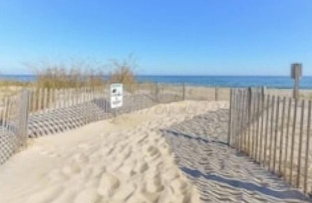 5 ⭐️ 1BR-Den N.OC Condo, Ocean Blk, Balcony, Parking, Bike Week Special 9.10-9.14