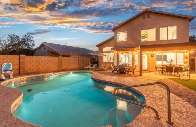 5 BD Gilbert Home, 4 Min to Downtown & Heated Pool