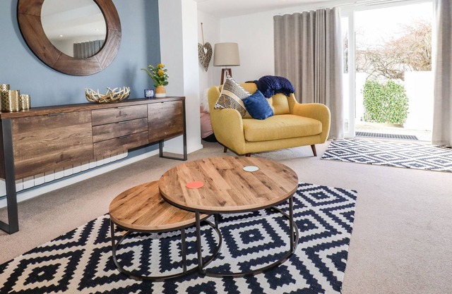 5 BEACH SIDE APARTMENTS, family friendly in Holywell Bay