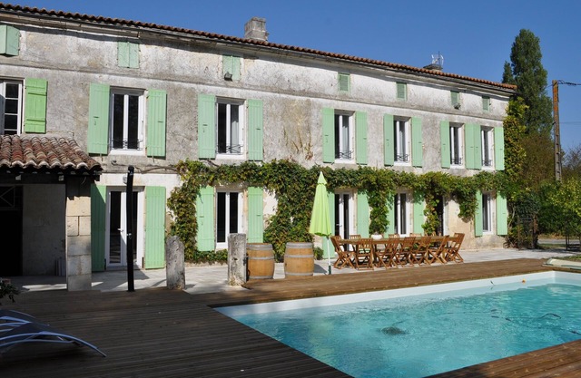 5* bed and breakfast for up to 14 people with heated swimming pool
