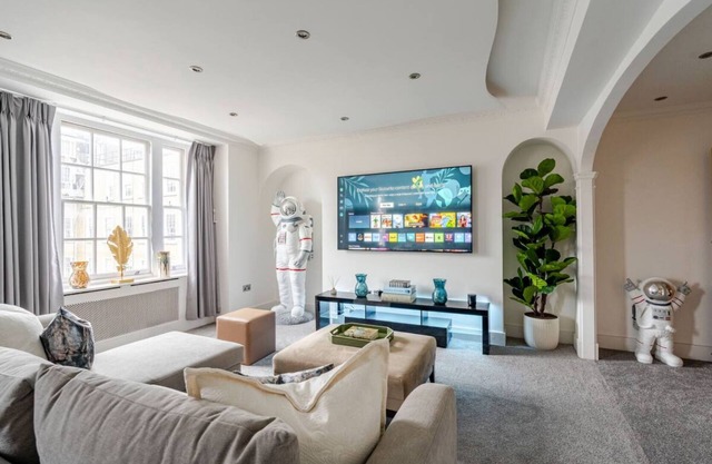5 Bed Designer Penthouse By Mayfair