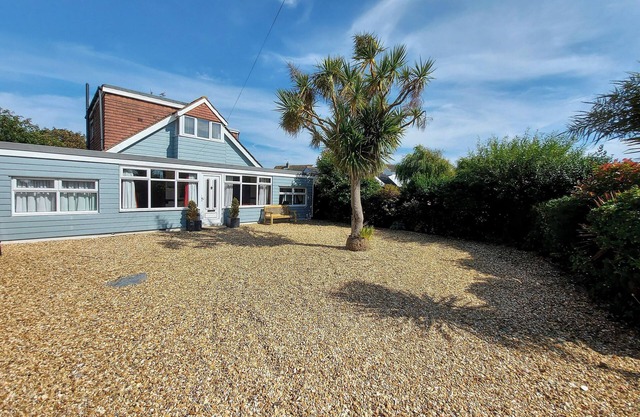 5 bedroom accommodation in Elmer, near Bognor Regis