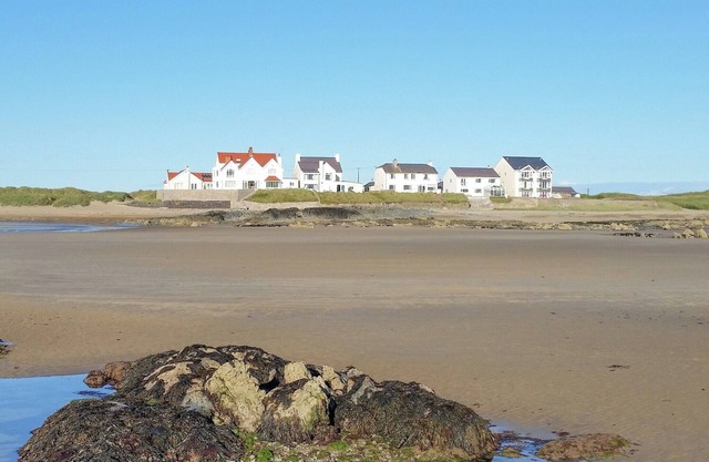 5 bedroom accommodation in Rhosneigr