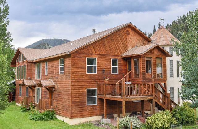 5 bedroom accommodation in Red River