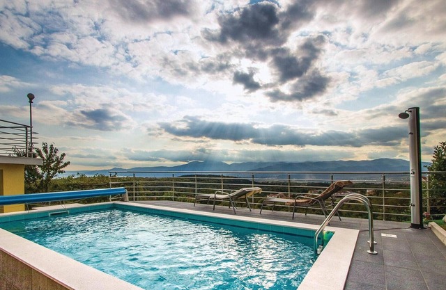 5 bedroom accommodation in Viskovo