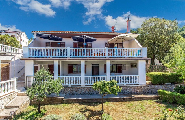 5 bedroom amazing home in Klenovica