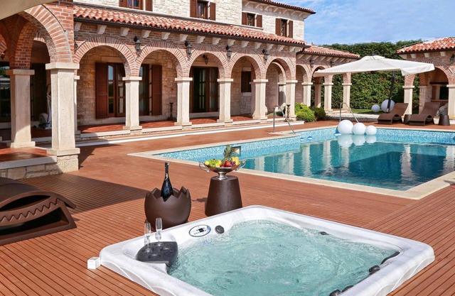 5 bedroom awesome home in Barat