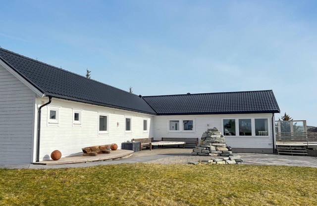 5 bedroom beautiful home in Kverva